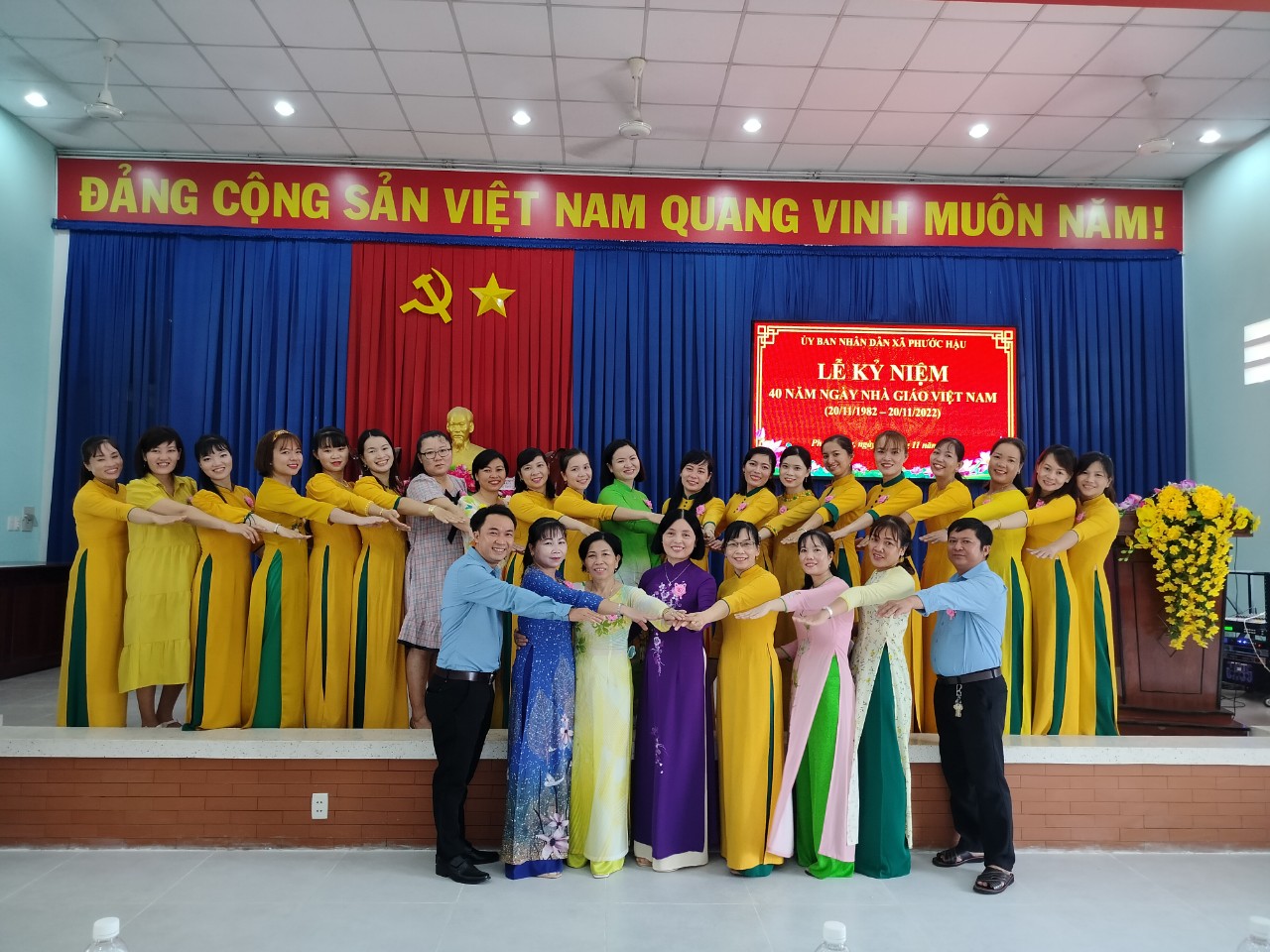 Họp mặt ngày nhà giáo Việt Nam 20-11